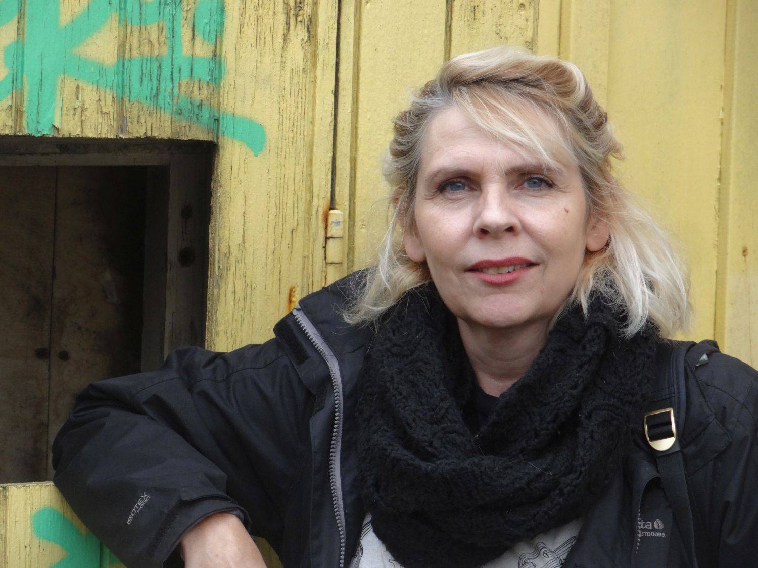 Birgitta Jonsdottir kreeg een hekel aan Julian Assange, maar komt toch voor hem op